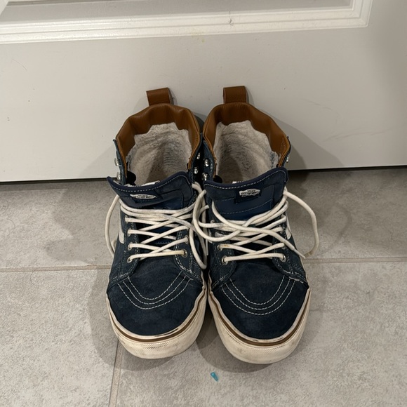 Sherpa lined Vans size 11 - Picture 2 of 2